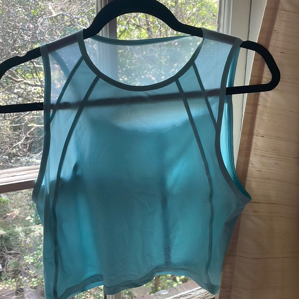 Lulu top size 4